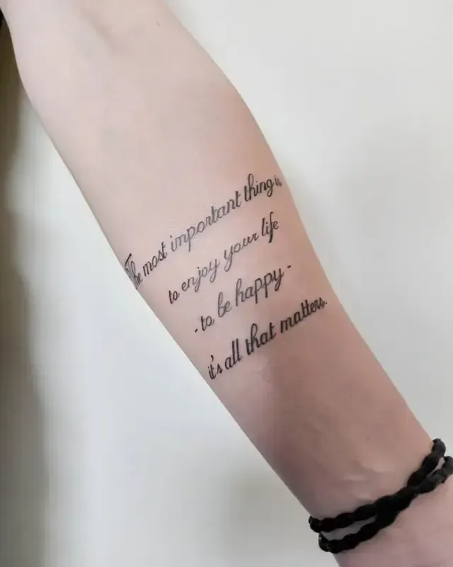 レタリングタトゥー